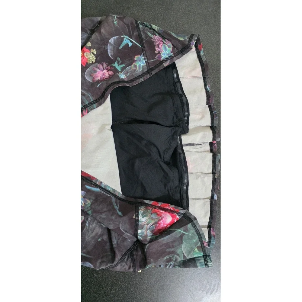 Lululemon Run Pace‎ Setter Tennis Skirt Skort Women 6 Black Multi Floral EUC